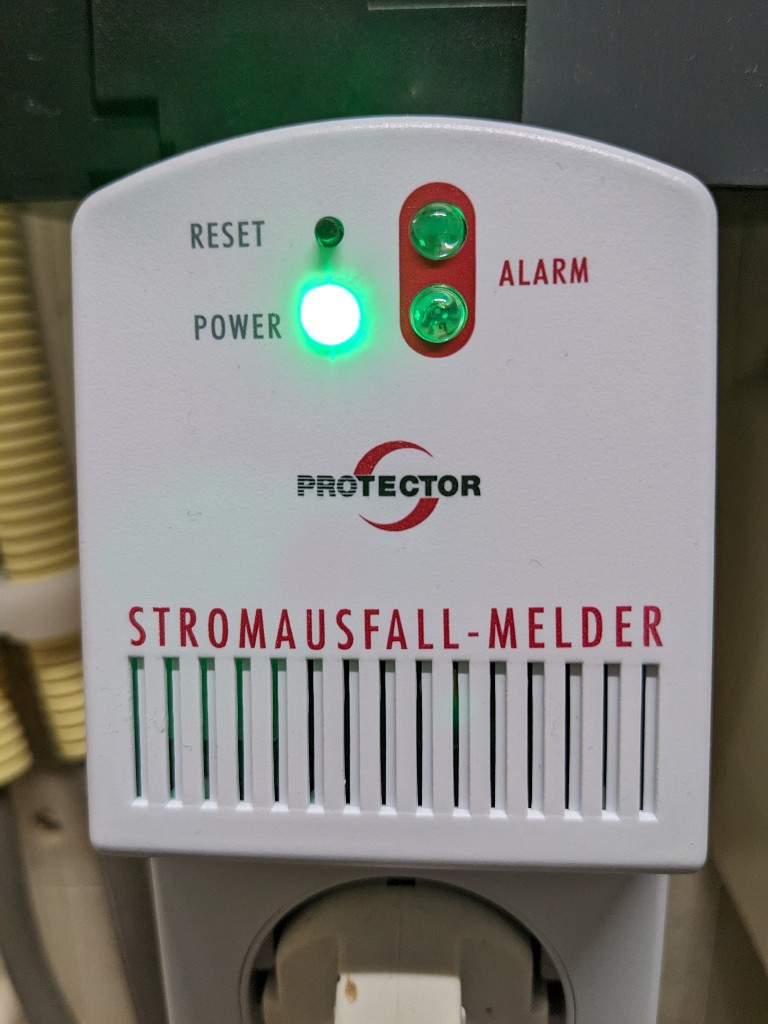 Foto van een stroomuitvalmelder.